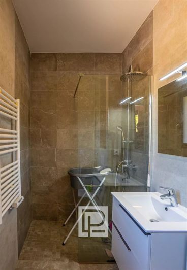 Image No.16-5 Bed House for sale