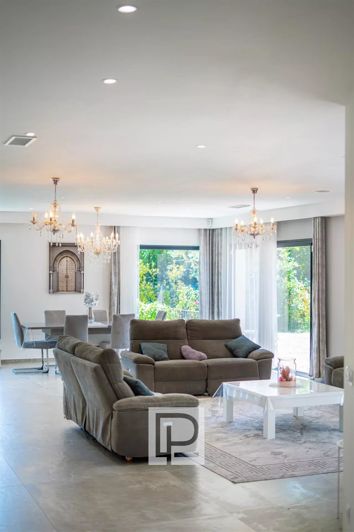 Image No.21-5 Bed House for sale