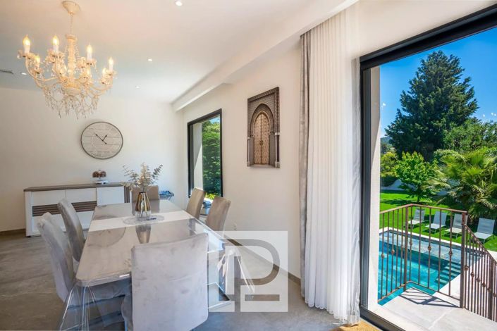 Image No.8-5 Bed House for sale