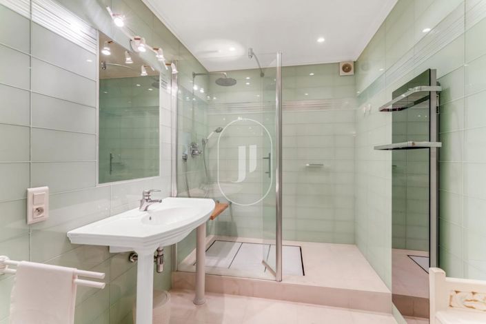 Image No.10-3 Bed Apartment for sale