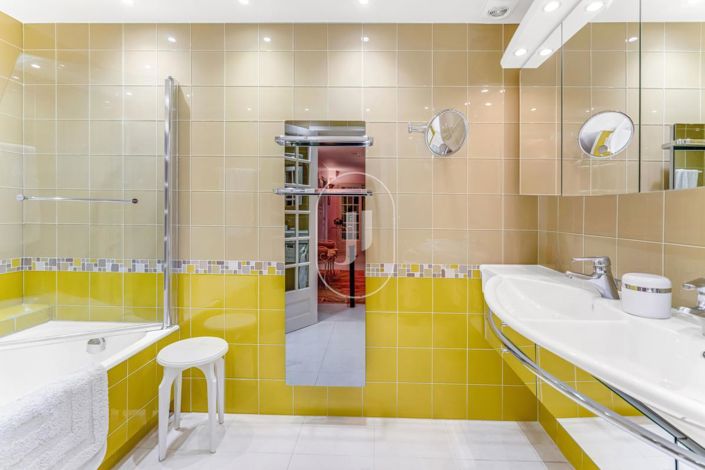 Image No.9-3 Bed Apartment for sale