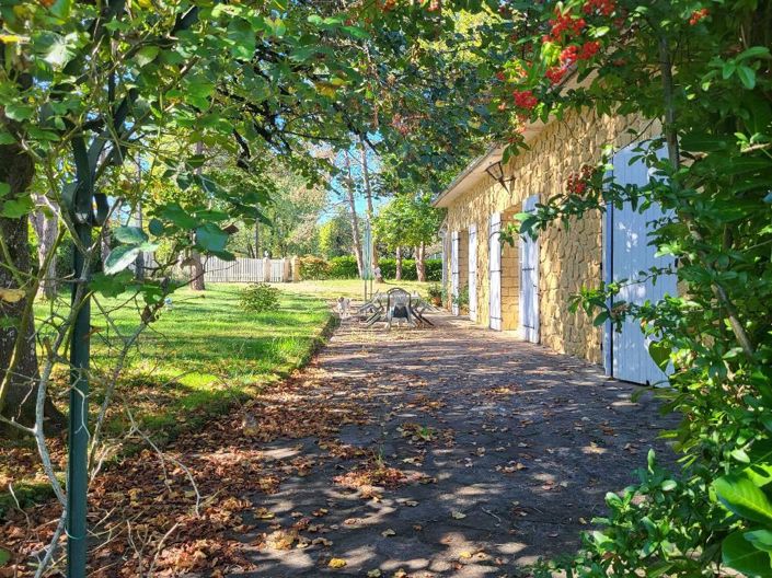 Image No.1-4 Bed House for sale