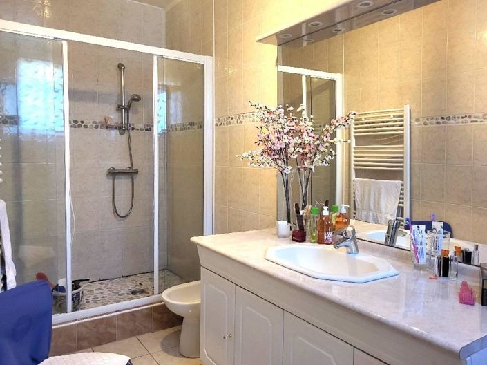 Image No.6-4 Bed House for sale