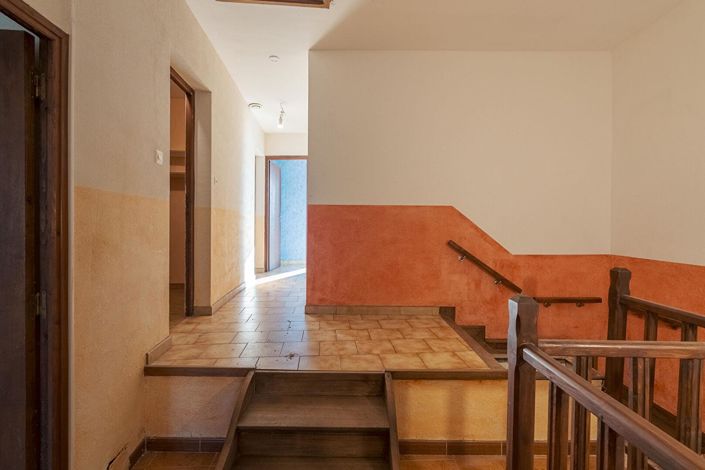 Image No.12-5 Bed House for sale