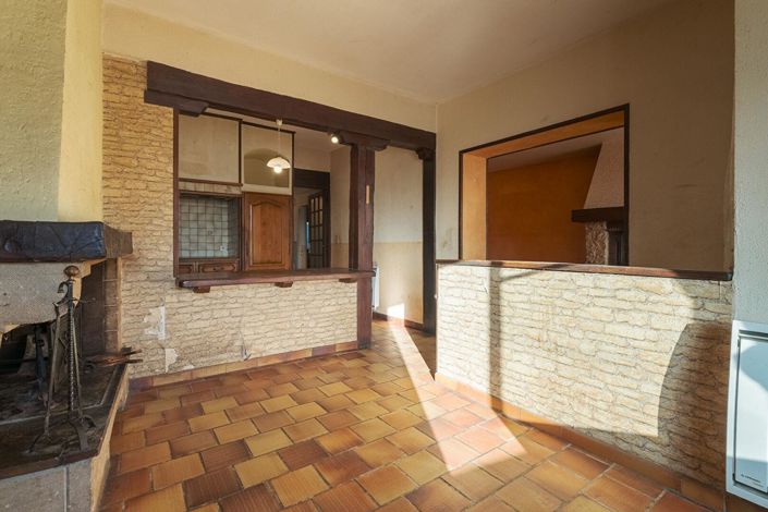 Image No.8-5 Bed House for sale