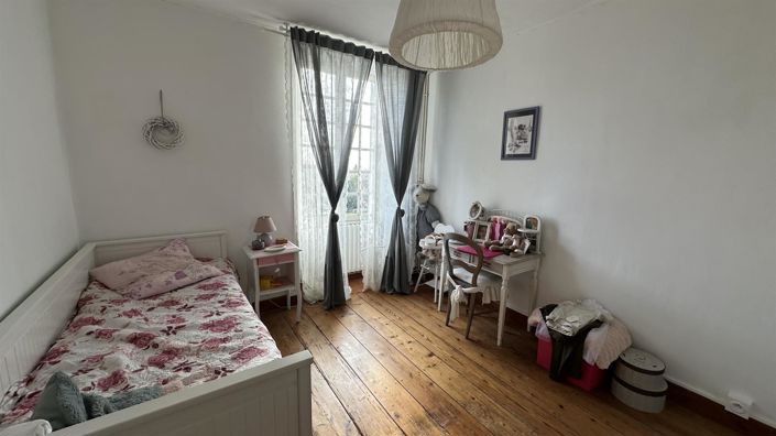 Image No.10-3 Bed House for sale