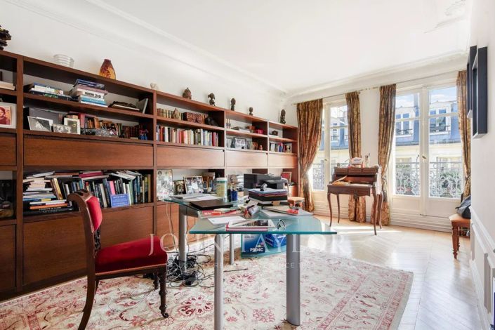 Image No.12-5 Bed Apartment for sale