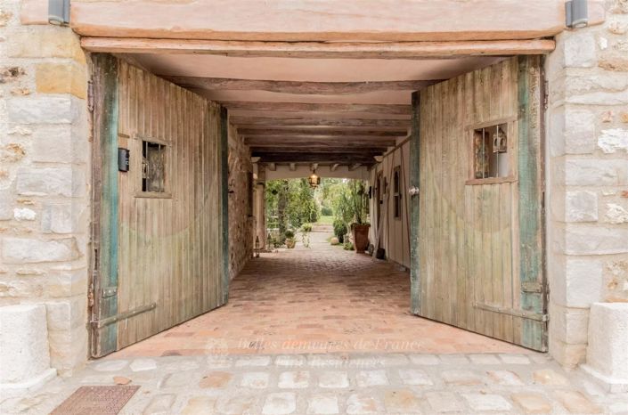 Image No.17-5 Bed House for sale