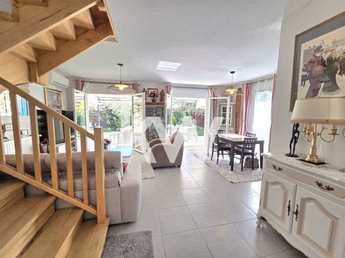 Image No.6-4 Bed House for sale