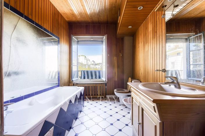 Image No.16-6 Bed House for sale