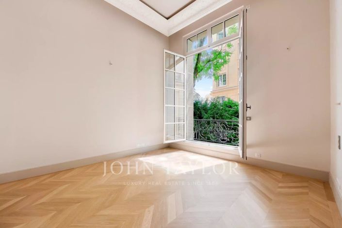 Image No.10-5 Bed Apartment for sale