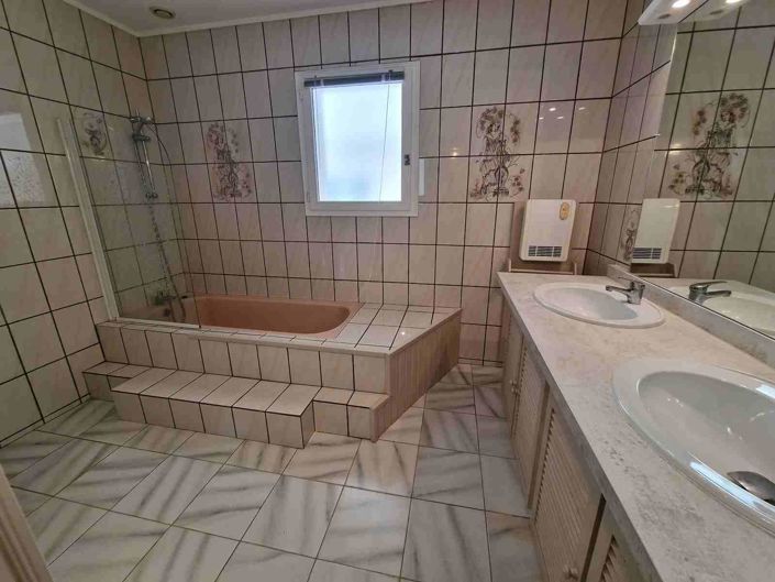 Image No.17-4 Bed House for sale