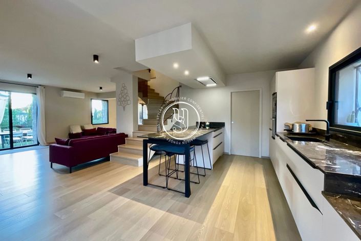 Image No.6-3 Bed House for sale