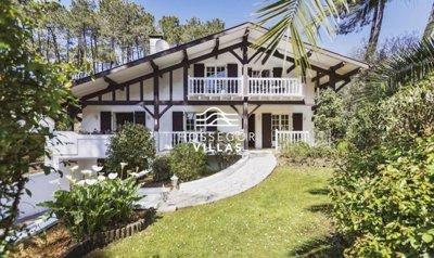 6 Bed House for sale