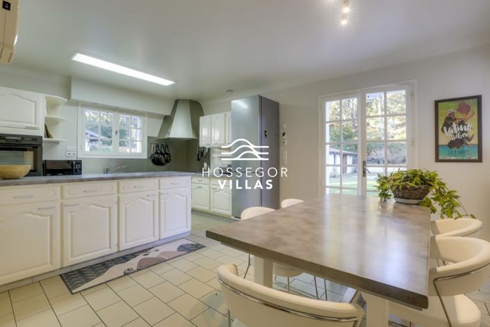 Image No.6-6 Bed House for sale