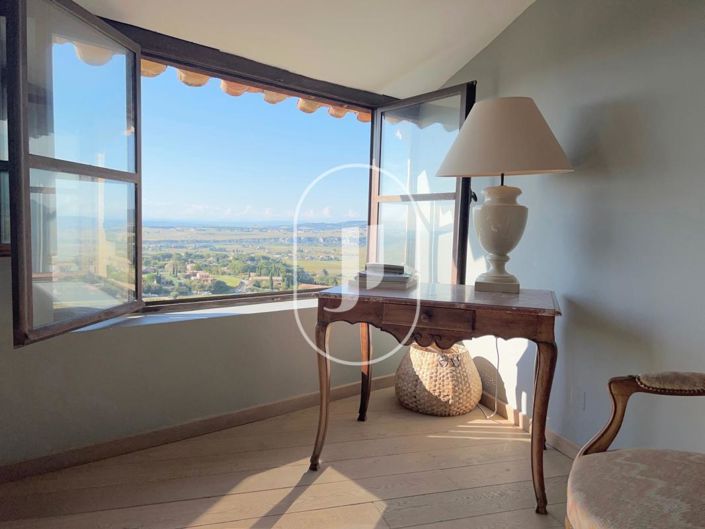 Image No.10-3 Bed House for sale