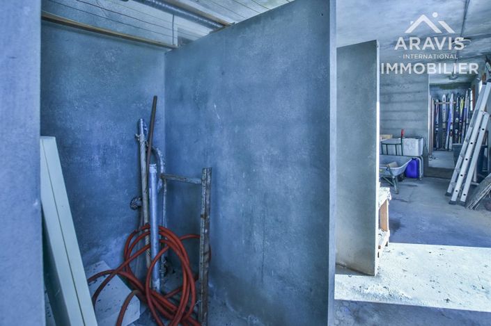 Image No.24-9 Bed House for sale