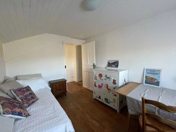 Image No.10-6 Bed House for sale