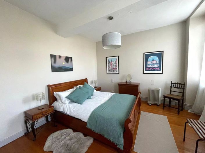 Image No.19-6 Bed House for sale