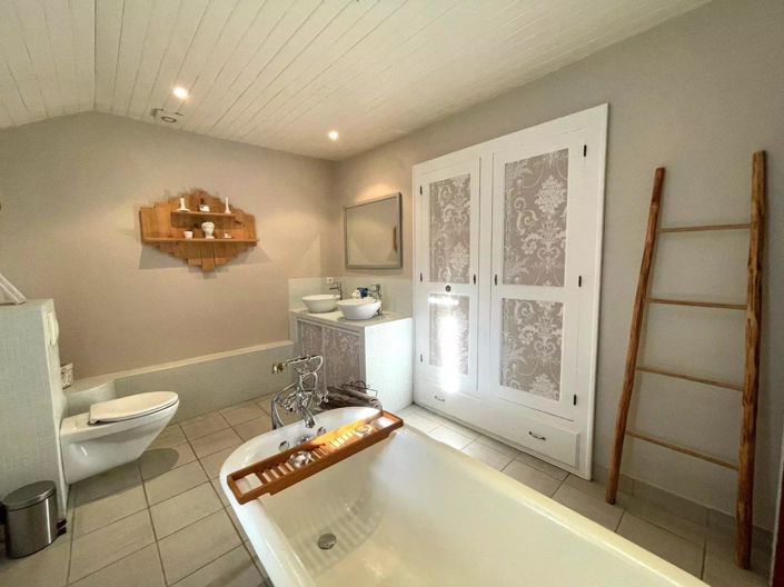 Image No.20-6 Bed House for sale