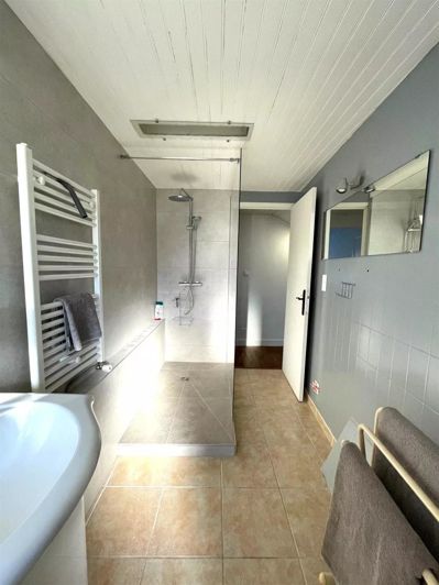 Image No.9-6 Bed House for sale