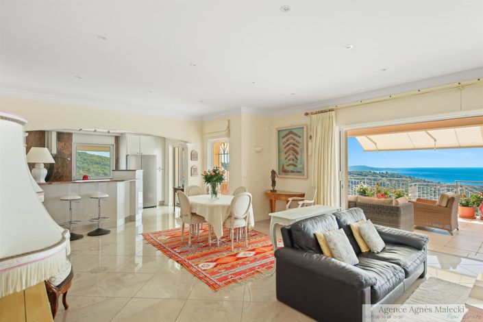 Image No.8-4 Bed House for sale