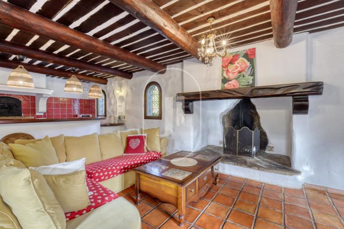 Image No.6-5 Bed House for sale