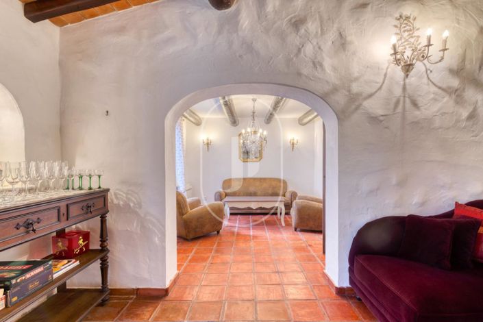 Image No.9-5 Bed House for sale