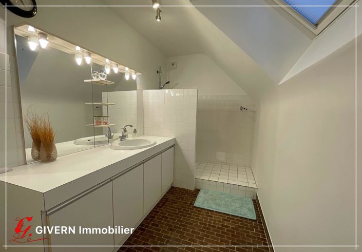 Image No.6-5 Bed House for sale