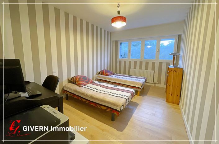 Image No.9-5 Bed House for sale