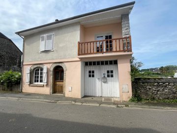 1 - Moumour, House