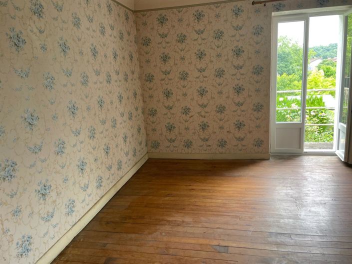 Image No.10-3 Bed House for sale