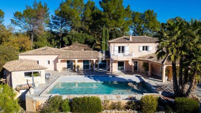 6 Bed House for sale