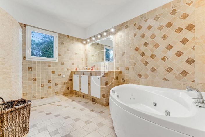 Image No.10-6 Bed House for sale