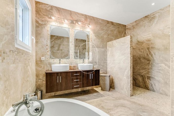 Image No.13-6 Bed House for sale