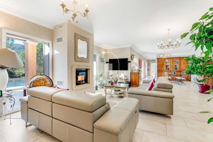 Image No.5-6 Bed House for sale