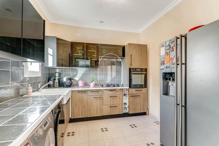 Image No.7-6 Bed House for sale