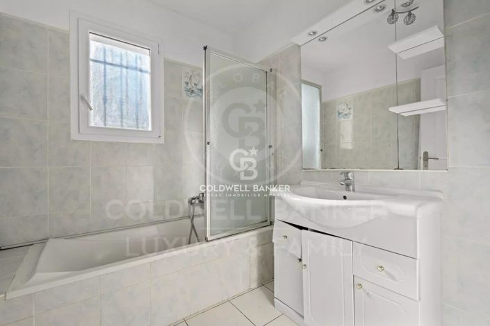 Image No.10-3 Bed House for sale