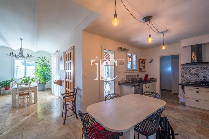 Image No.10-3 Bed House for sale