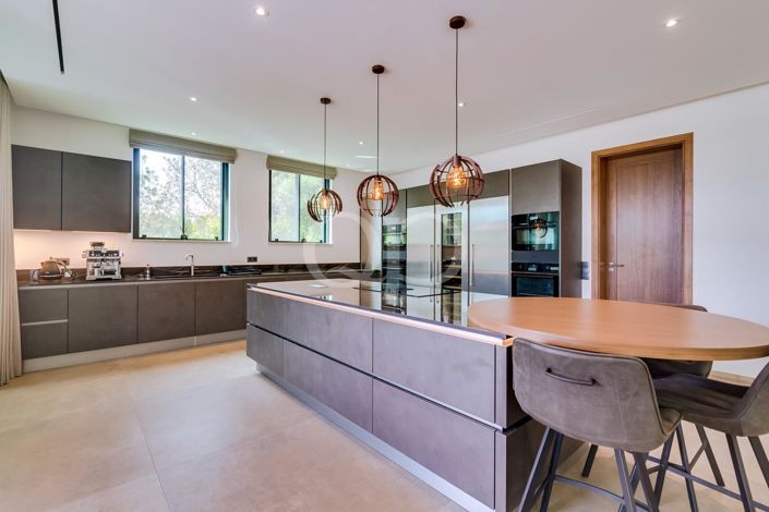 Image No.16-4 Bed House for sale