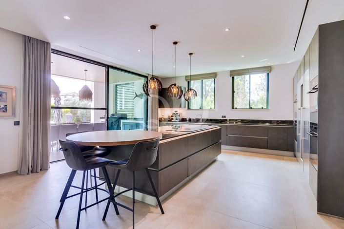 Image No.19-4 Bed House for sale