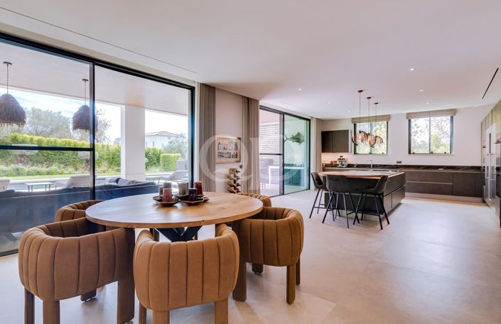 Image No.21-4 Bed House for sale