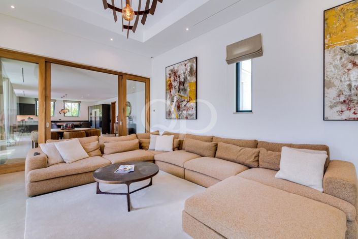 Image No.24-4 Bed House for sale