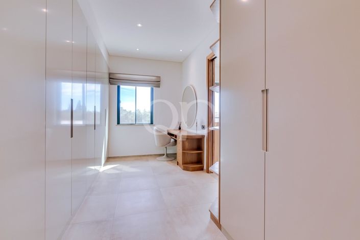 Image No.27-4 Bed House for sale