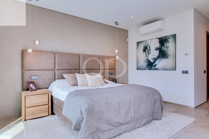 Image No.30-4 Bed House for sale