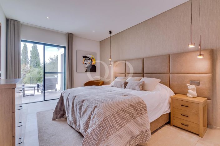 Image No.7-4 Bed House for sale