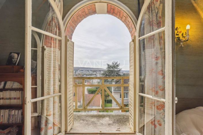 Image No.18-4 Bed House for sale