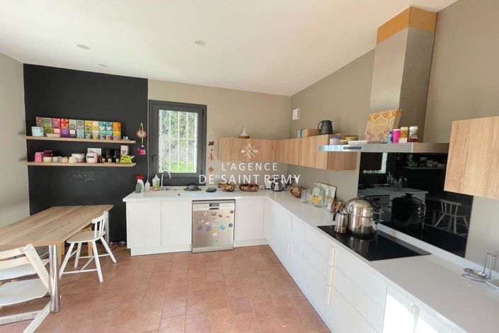 Image No.8-5 Bed House for sale