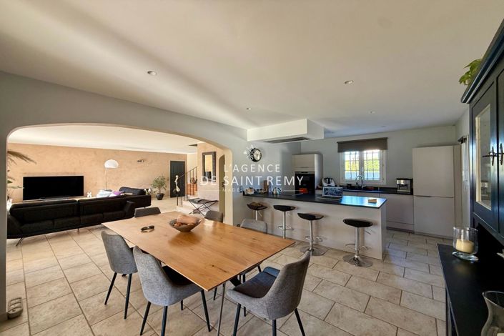 Image No.2-4 Bed House for sale