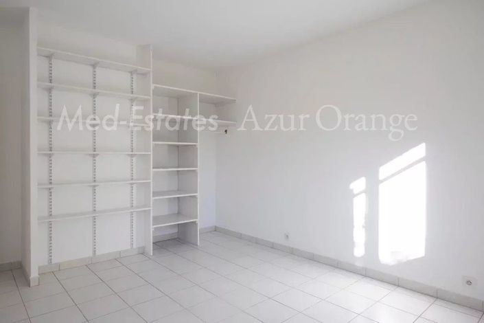 Image No.15-4 Bed House for sale